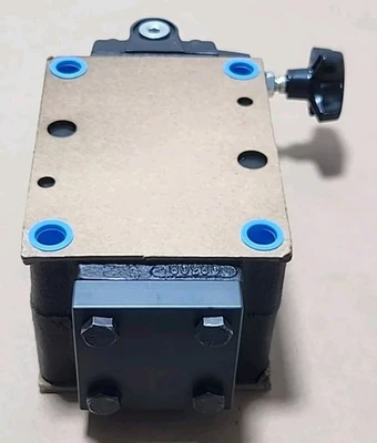 NEW Vickers 684725