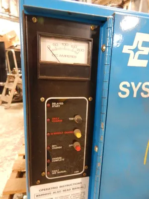 USED EXIDE 12 VOLT BATTERY CHARGER G3-6-680B