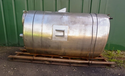 2200L S/S Vertical Enc  Tank