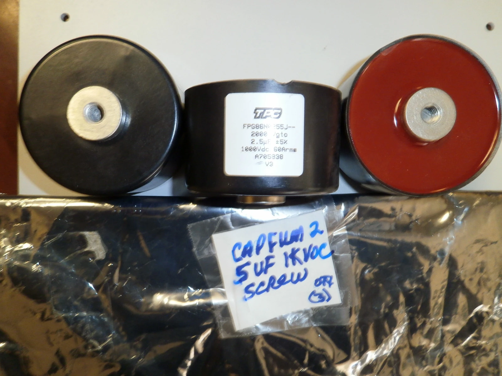 New CAP FILM 2.5UF 1KVDC SCREW