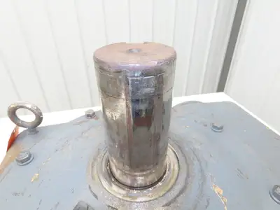 Double Reduction Gearbox 210:1 Ratio Reducer 8 RPM 182TC Vertical Output Shaft