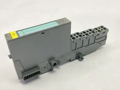 6ES7132-4BD01-0AA0 | Siemens  Digital Electronic Module w/ 6ES7193-4CA50-0AA0 - Used