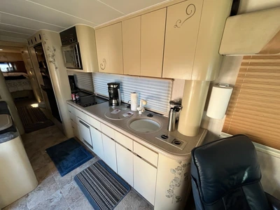 Used 1990 _UNKNOWN_ _UNKNOWN_ Campers, Caravans, Motorhomes Washington US | KNM Equipment Sales & Service #1516489