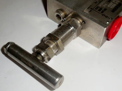 Arco Anderson Greenwood M1HIS-4 3-Valve Manifold 2-Block 1-Equalize, Remote Mnt [New]