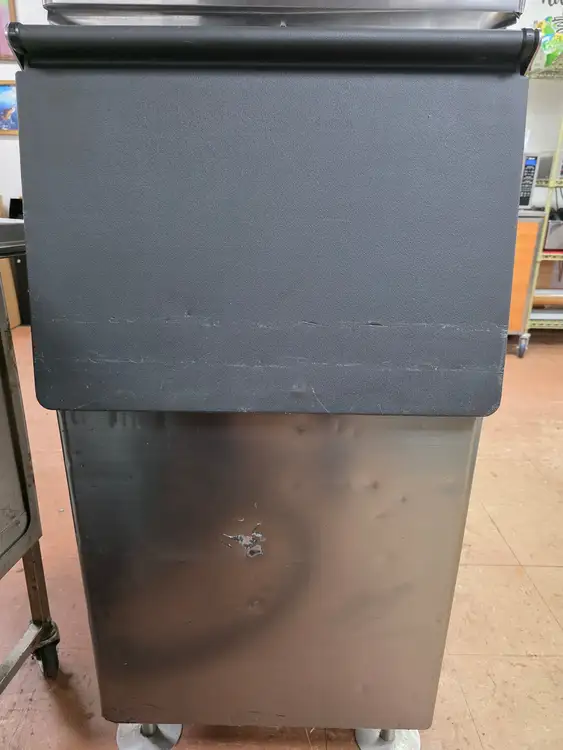 Used Hoshizaki Used Hoshizaki B-300PF 22" Ice Machine Storage Bin 300 lb - FG8 Restaurant Storage Containers Illinois US | Falcon Restaurant Supply #1373781