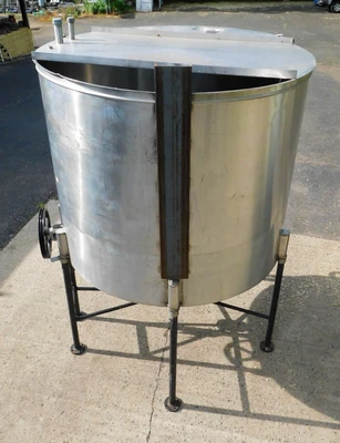 USED 1500 GALLON MIXING TANK 1500 GALLON
