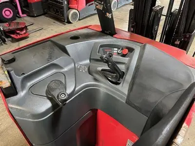 Used RAYMOND 425C35TT 3-Wheel Stand up Electric Counterbalance Forklifts Illinois US | Somerset Equipment Sales #1546191