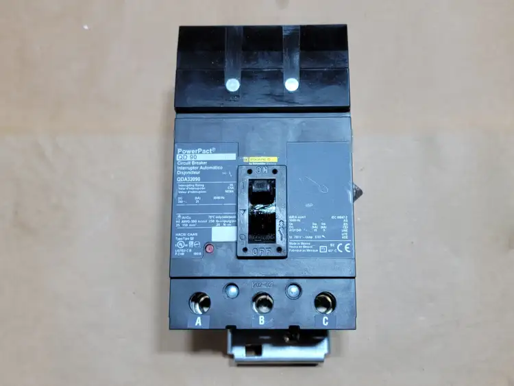 Used SQUARE D QDA32090 Switchgears British Columbia CA | Lenmark #835426