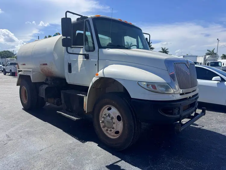 Used 2017 INTERNATIONAL DURASTAR 4300 Water Trucks Florida US | Truck and Van Outlet #1509233