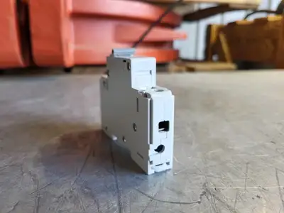 NEW ALLEN-BRADLEY 1492-CB1G100