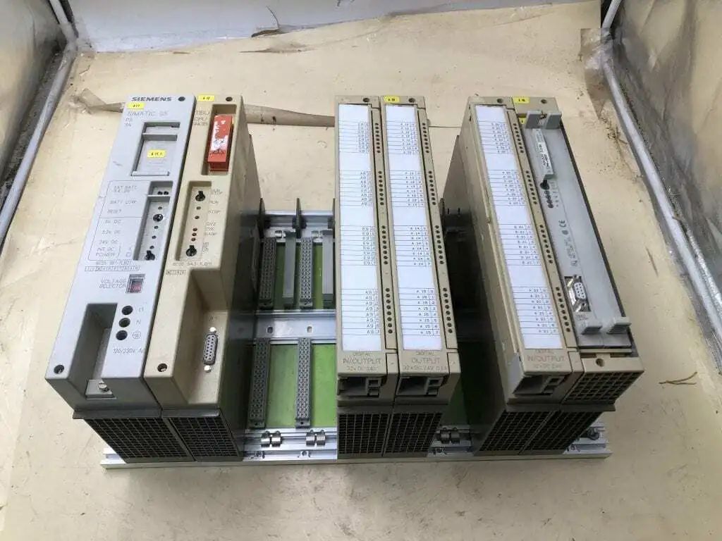 Siemens SIMATIC S5 6ES5 943-7UB11 PLC CPU w/ Digital I/O, Adapt Casing, PS, Rack