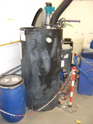 500L Black Polypropylene Vertical Enclosed Mixing Tank 0.18 kW