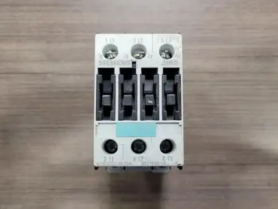 USED SIEMENS 3RT1026-1AK60