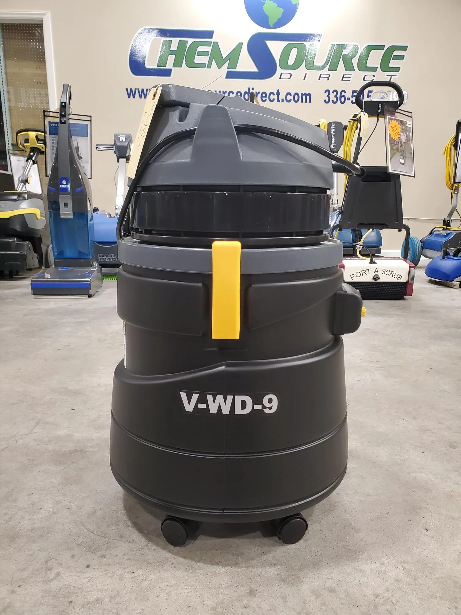 Tennant V-WD-9 Wet/Dry Vacuum     NEW