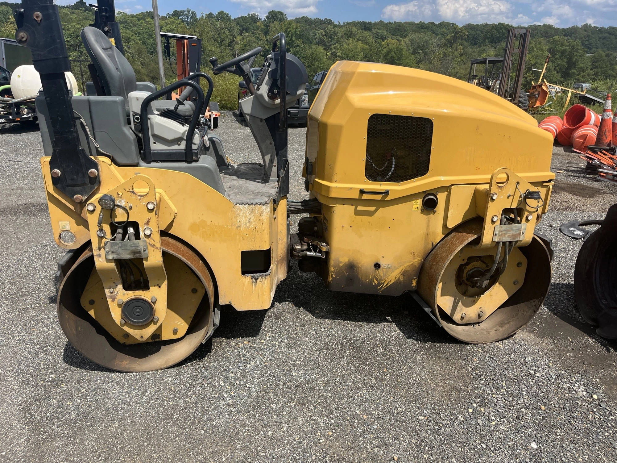 Used 2016 Caterpillar CB36B Tandem Rollers Maryland US | Zadoon Equipment #1480899