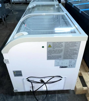 72-0435 Dukers WD-500Y Self Contained Chest Freezer