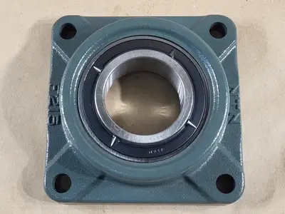 NEW NTN UKF215D1