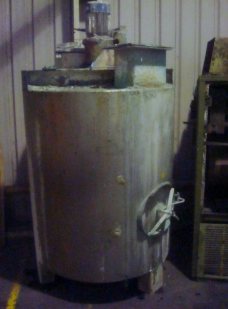 1,500L S/S Vertical Enclosed Tank