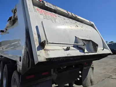 USED 2023 PETERBILT 567