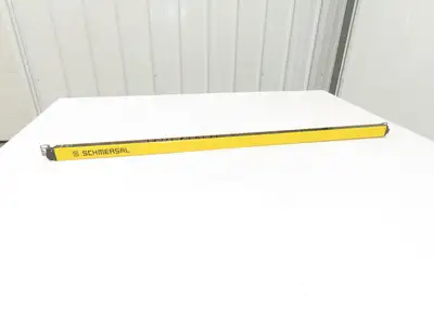 Schmersal SLC440-E-0890-14 Safety Light Curtain Transmitter 890mm 0.3-7mm -READ