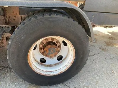 USED 2001 INTERNATIONAL 4900