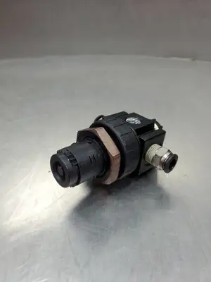 USED Parker 05R213AD 4-Way Pressure Valve, 0-125PSI