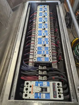 225 Amp Mobile Welding Distribution Mobile Cart w/ 8 x 60 Amp Receptacles