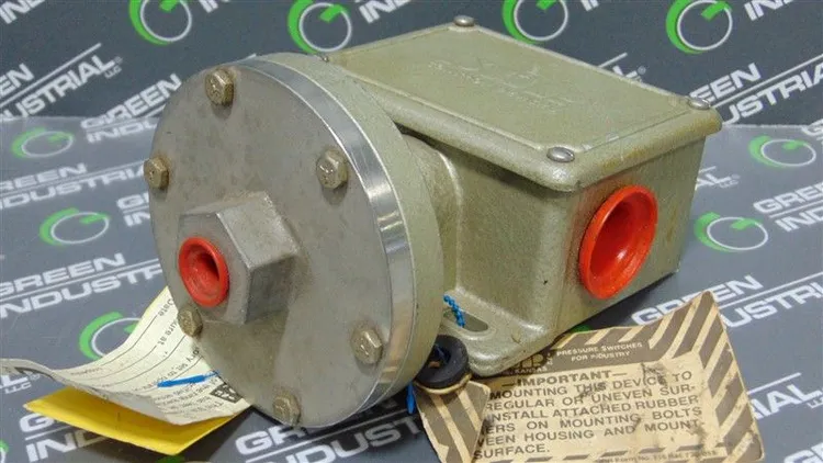Used SOR, INC. _UNKNOWN_ Pressure Switches | Green Industrial #682395