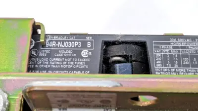194R-NJ030P3,194RF-NJ030* | Allen Bradley 194R-NJ030P3 Ser B Fused Rotary Disconnect Switch MISSING COVER - Used