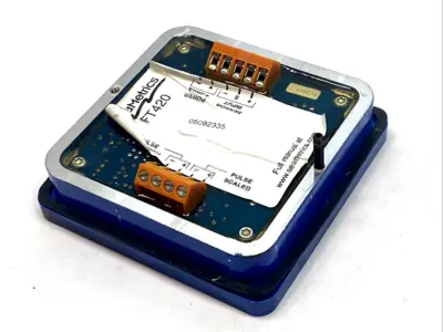 USED SEAMETRICS DIGITAL FLOW RATE & TOTAL INDICATOR MISSING SCREW
