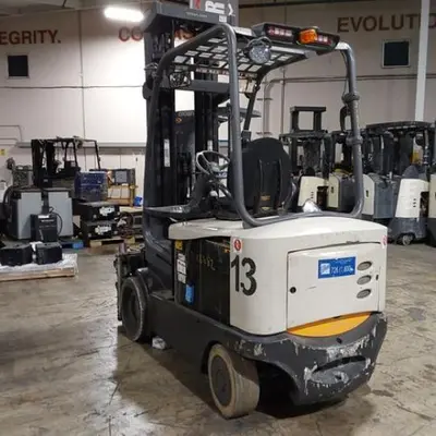 USED 2019 CROWN FC5225-60