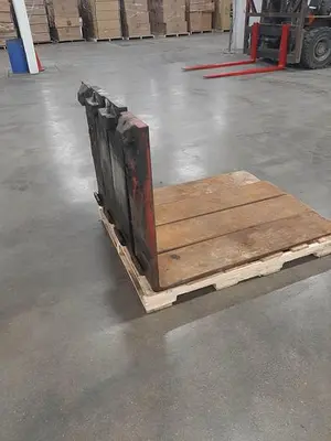 USED CASCADE CLASS 4 LUMBER FORKS