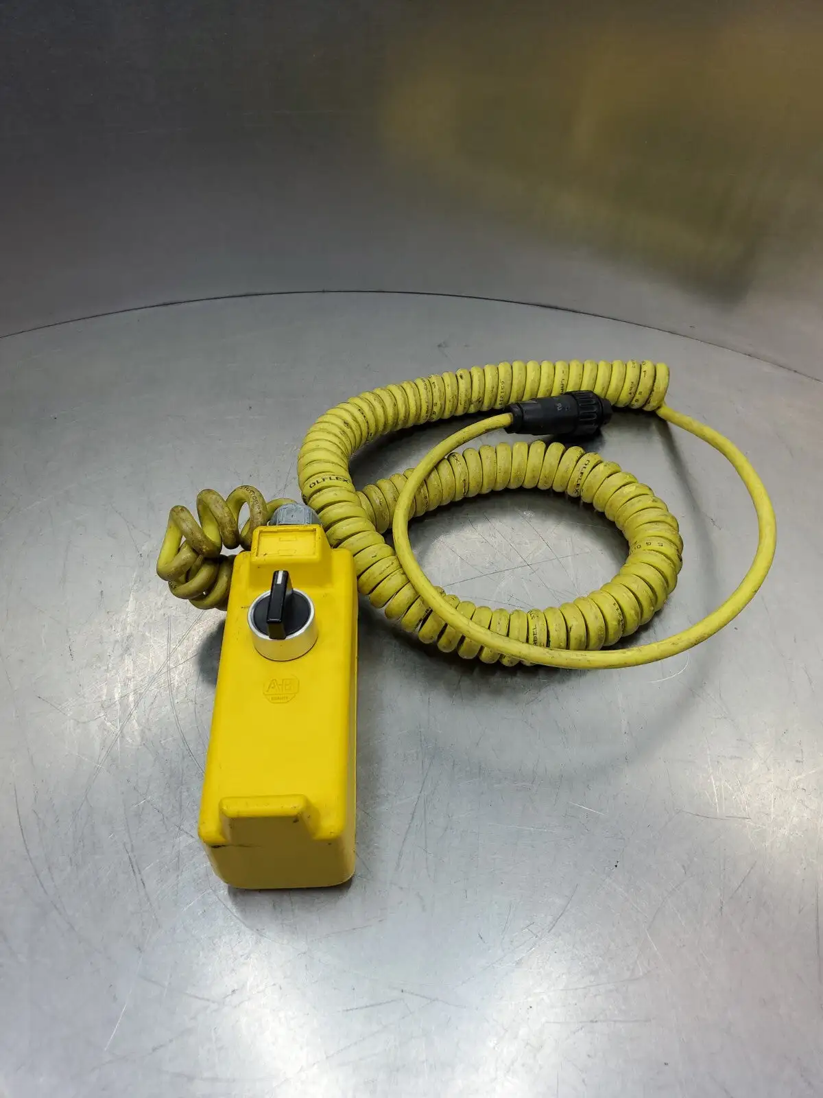USED Allen-Bradley 800E-P15