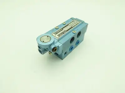 Skinner S3A0AEX3 Pneumatic Directional Control Valve 5-Way 2 Pos 150PSI 3/8" NPT