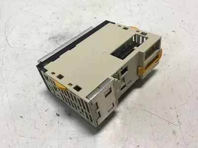 USED OMRON CJ1W-OC211