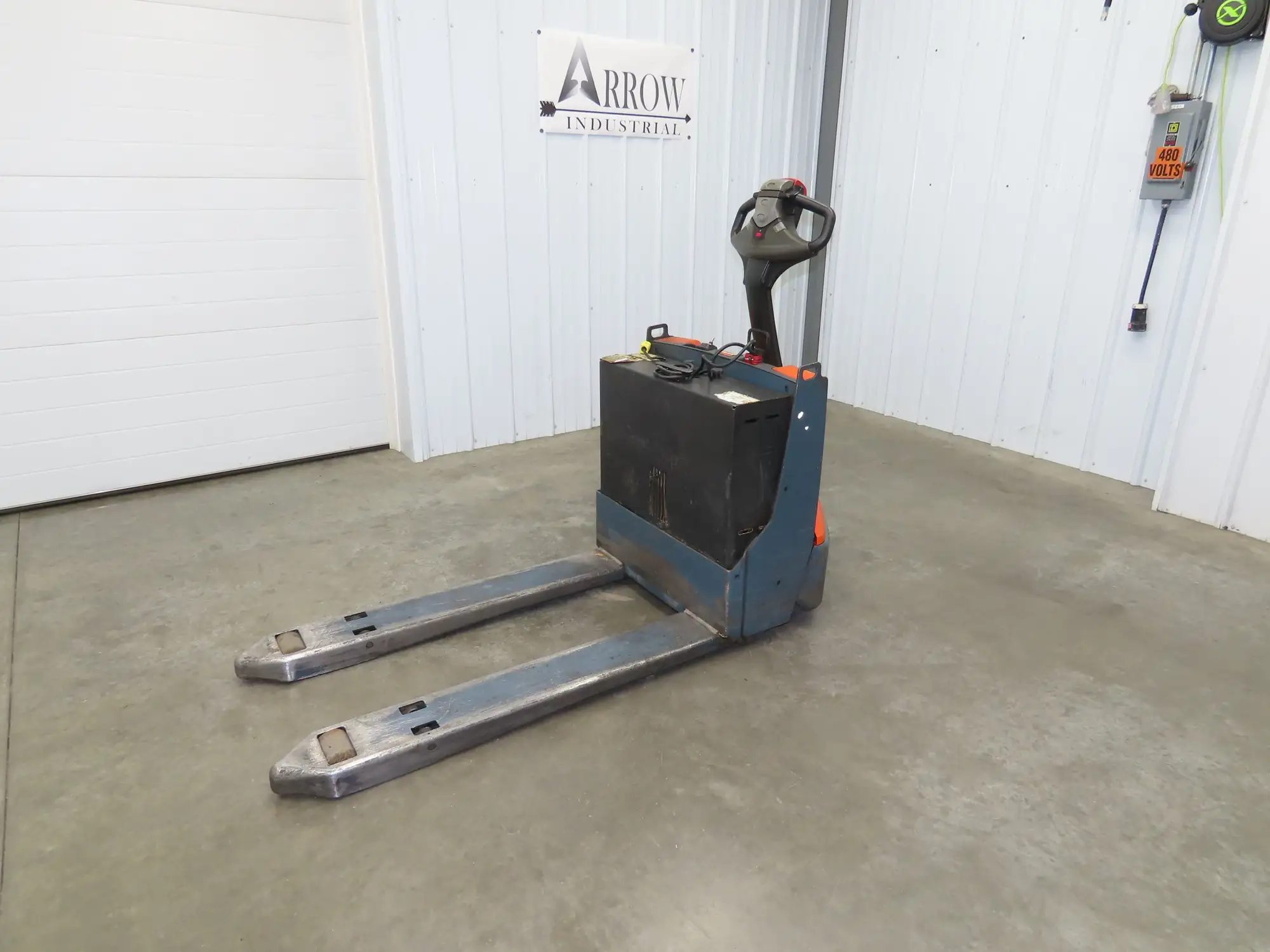 Toyota 8HBW23 Electric Walkie Pallet Jack 4500 lb 45" Forks 8.5" Lift 24V 1250H