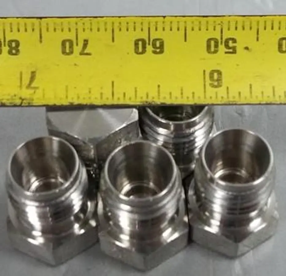 QTY. 5. TYLOK 316 ZMX. TUBE FITTING PLUGS 3/4....