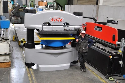 USED SVIT 1000 TON HEATED PRESS