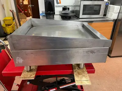 Used Vulcan Used Vulcan 924RX-24 Natural Gas 24" Flat Top Griddle with Thermostatic Controls Commercial Flat Top Griddles Illinois US | Falcon Restaurant Supply #1376141
