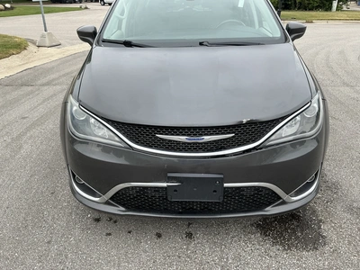 USED 2019 CHRYSLER PACIFICA