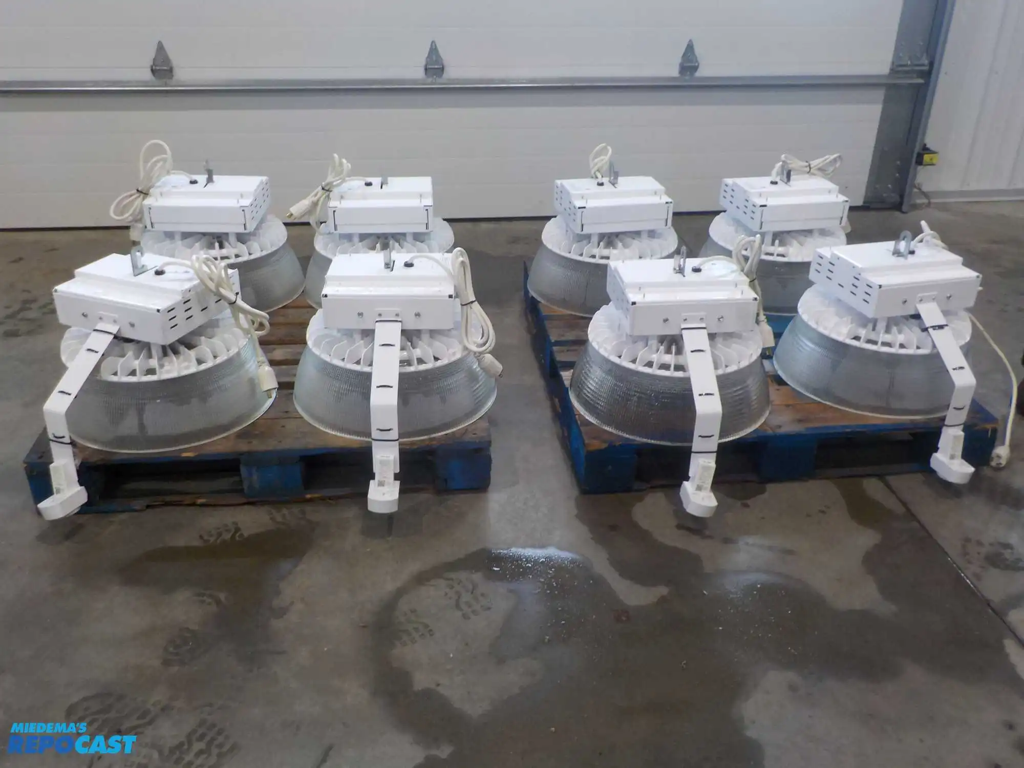 LOT OF (8) INDUSTRIAL LED LUMINAIRE WAREHOUSE LIGHTING, MOTION DETECTORS, SUPPORT HOOK, POWERCORD, R...