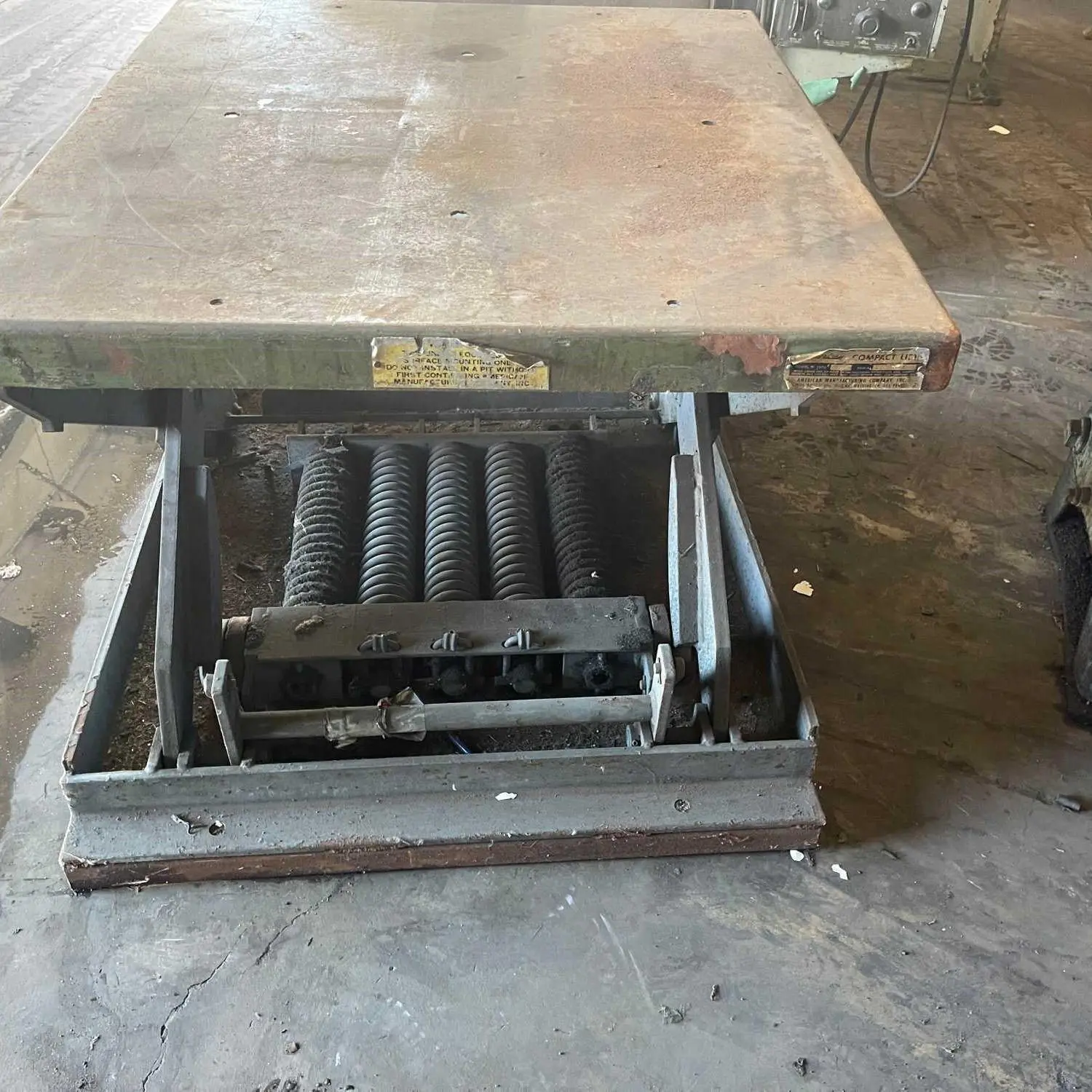 36" X 42" AMERICAN COMPACT LIFT TABLE. STOCK # 0957121