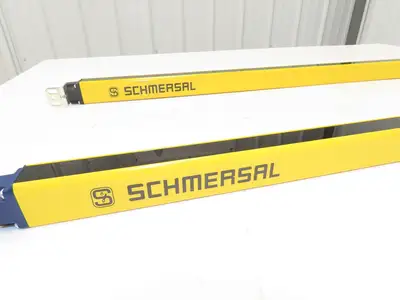 Schmersal SLC440COM-ER-0890-14 Safety Light Curtain Transmitter & Receiver Set