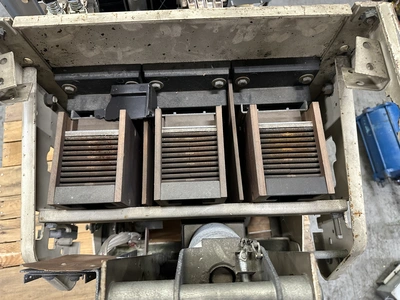 General Electric AK-T-2A-50 Air Circuit Breaker. Family AK; 3 Po