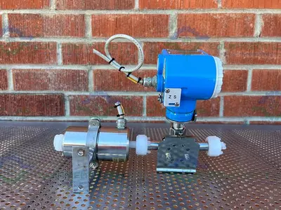 USED ENDRESS + HAUSER PMC631 PRESSURE TRANSMITTER W/ AMERSHAM CONDUCTIVITY SENSOR