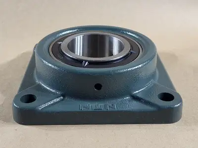 NEW NTN UKF215D1