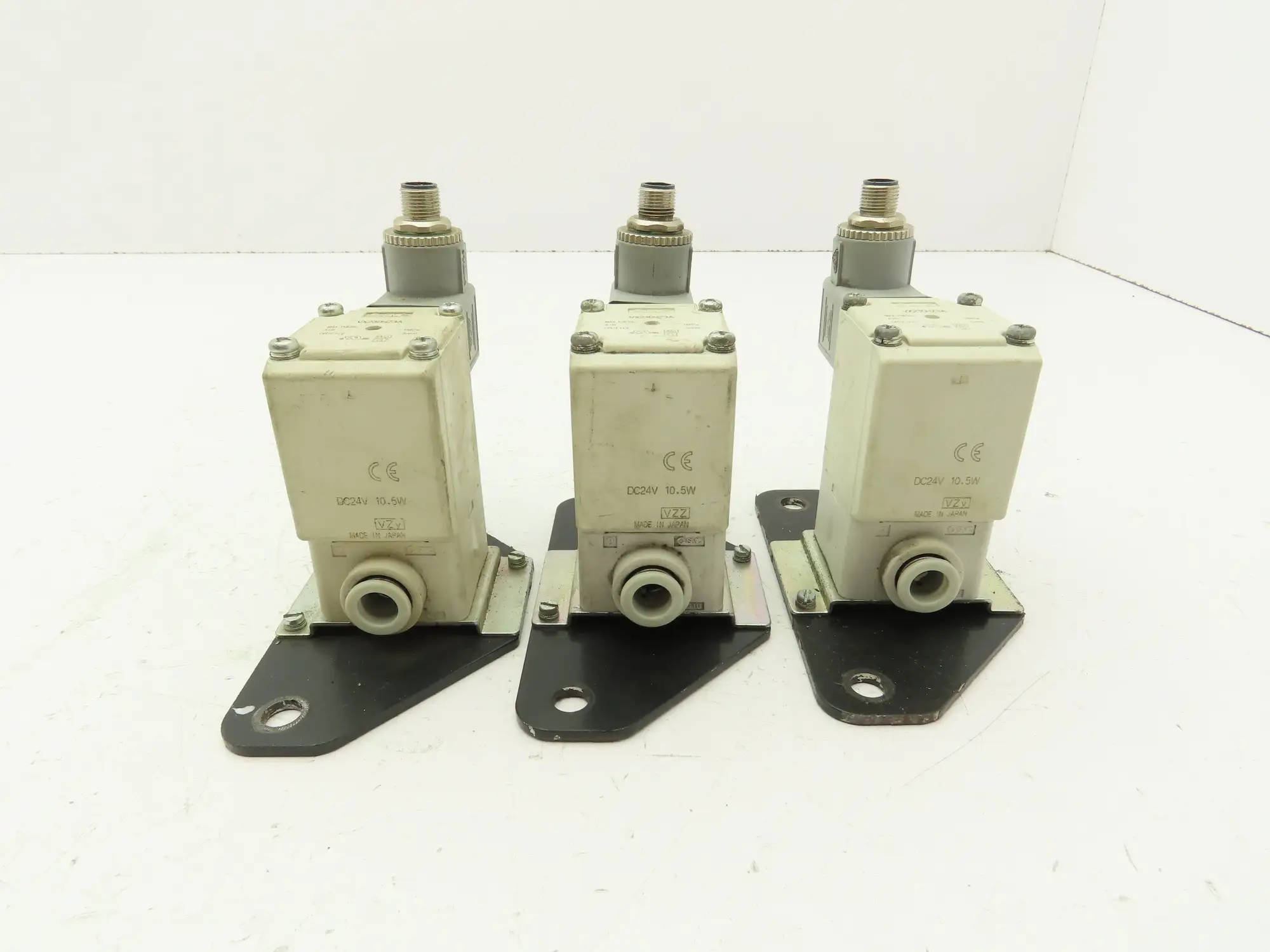 SMC VX230HZ3A 2-Way Solenoid Valve NC 24VDC 3/8" Push Connect  Lot of 3
