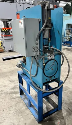 USED 2005 MULTIPRESS MULTIPRESS M5P-12 PRESS