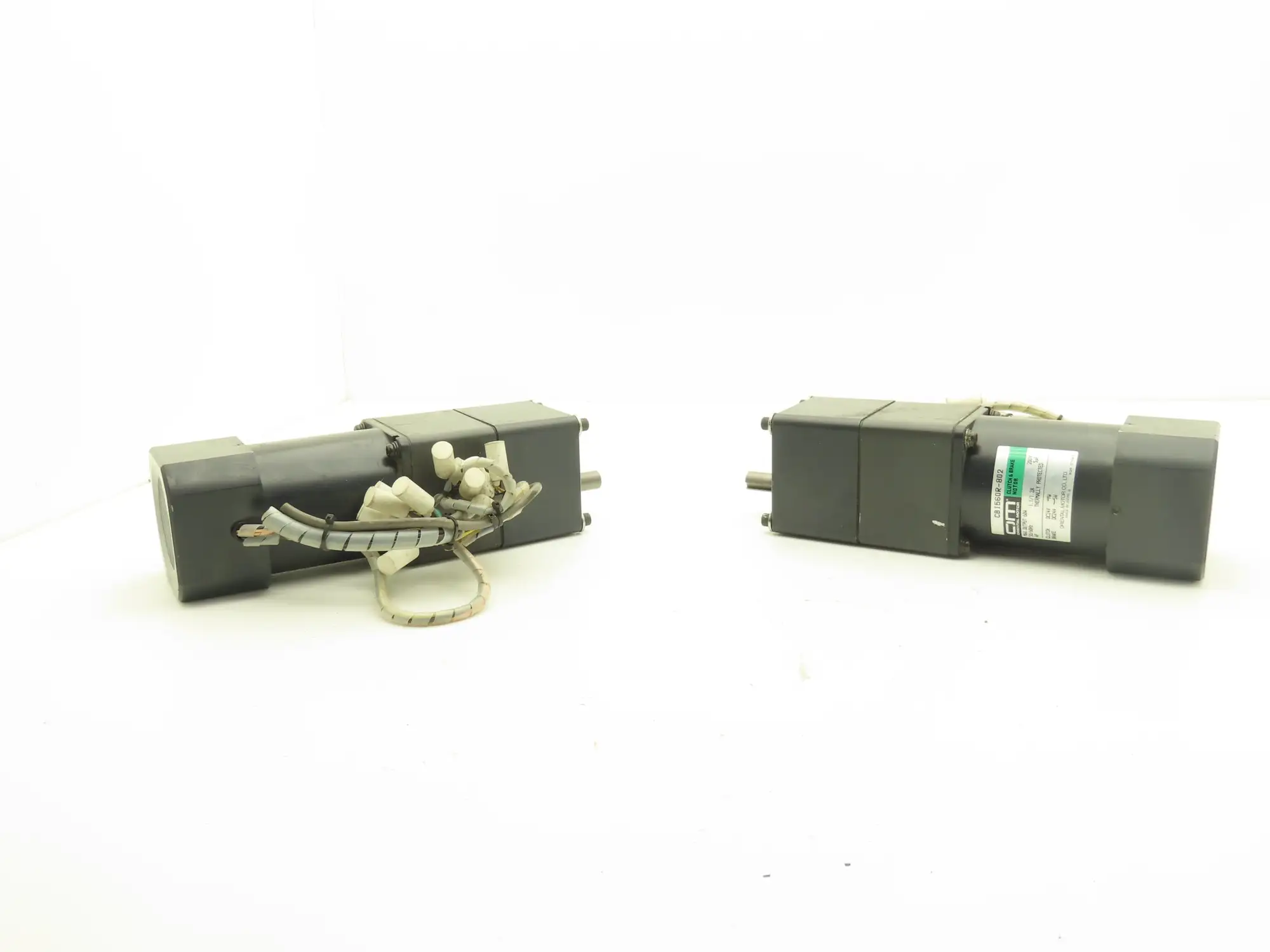 Oriental Motor CB1560R-802 Clutch & Brake Motor  25:1 Gear Head Reducer Lot of 2