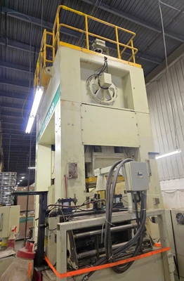 USED 1998 KOMATSU PRESSES KOMATSU E2G300-3UMS PRESS